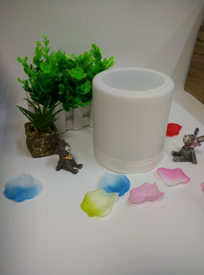 LV2015多功能創(chuàng)意無線藍(lán)牙音樂臺(tái)燈觸控音響