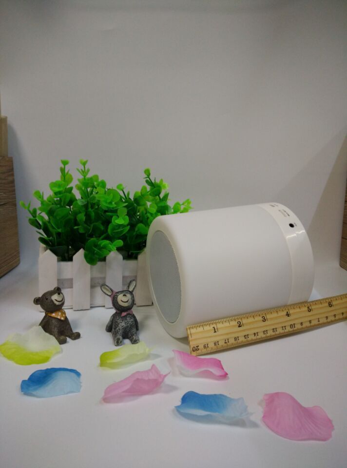 LV2015多功能創(chuàng)意無線藍(lán)牙音樂臺(tái)燈觸控音響