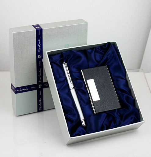 皮爾卡丹寶珠筆、名片盒銀色小禮盒