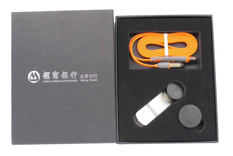 招商銀行北京分行定制款數(shù)據(jù)線、手機鏡頭