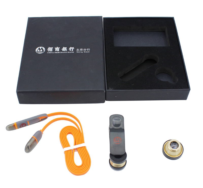 招商銀行北京分行定制款數(shù)據(jù)線、手機鏡頭