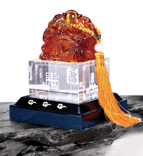 誠(chéng)信共贏（大號(hào)）水晶、琉璃擺件