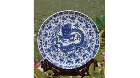 仿明青花龍紋10寸賞盤(pán)