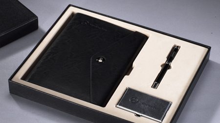 仿超纖牛皮紋活頁(yè)筆記本、金屬簽字筆、金屬貼皮名片盒