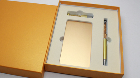 U盤16GB、移動電源、筆黃金組合3件套