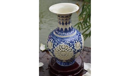 福運(yùn)連年鏤空花瓶