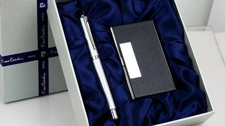 皮爾卡丹寶珠筆、名片盒銀色小禮盒