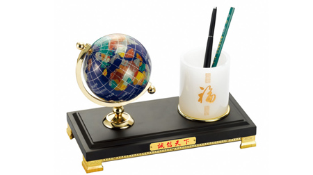 仿紅木，合金，塑膠蘭色地球筆筒、筆臺